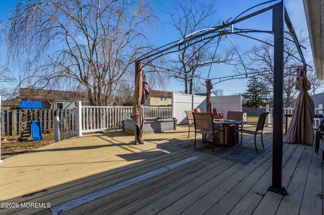 1009 Cable Avenue, Beachwood, NJ 08722