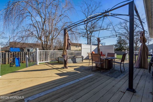 1009 Cable Avenue, Beachwood, NJ 08722