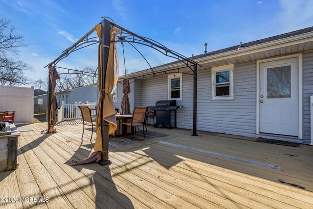 1009 Cable Avenue, Beachwood, NJ 08722