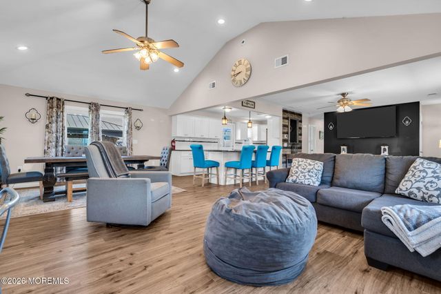 1009 Cable Avenue, Beachwood, NJ 08722