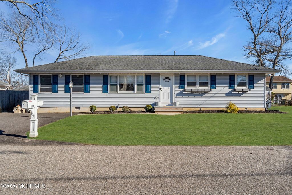 1009 Cable Avenue, Beachwood, NJ 08722