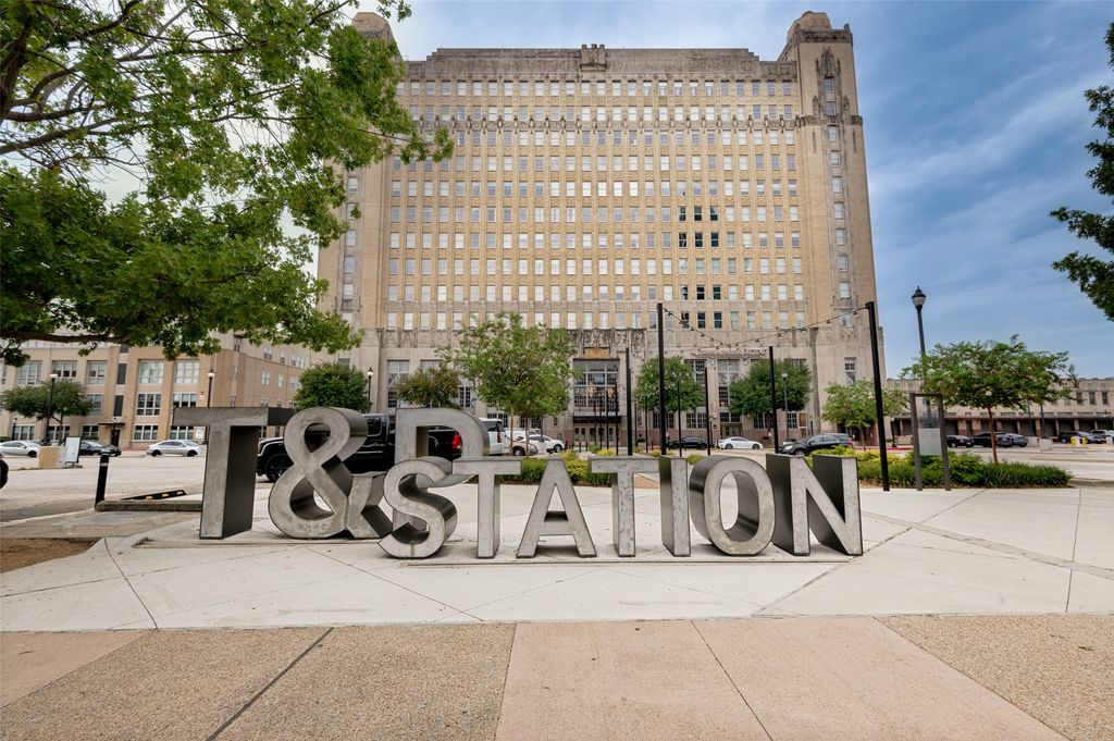 201 W Lancaster Avenue 212, Fort Worth, TX 76102 — exterior