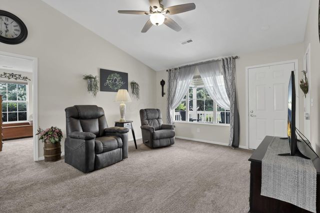 1352 Hillview Circle W, Newark, OH 43055