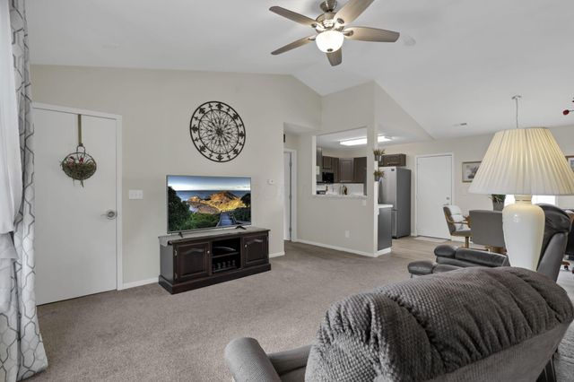 1352 Hillview Circle W, Newark, OH 43055