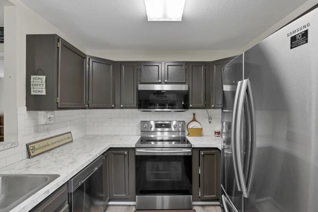 1352 Hillview Circle W, Newark, OH 43055