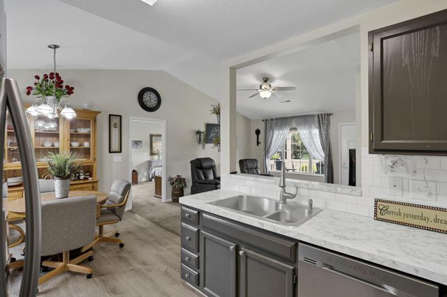 1352 Hillview Circle W, Newark, OH 43055