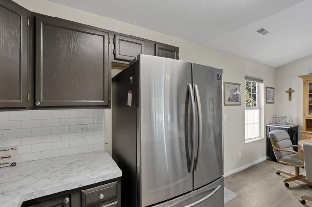 1352 Hillview Circle W, Newark, OH 43055