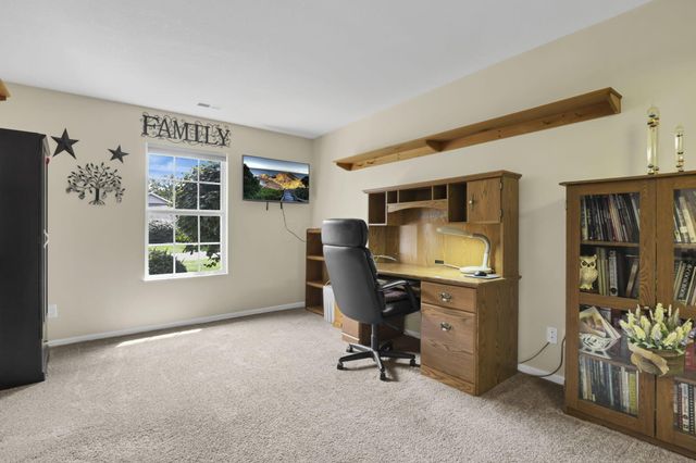 1352 Hillview Circle W, Newark, OH 43055
