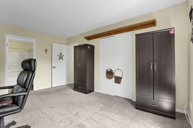 1352 Hillview Circle W, Newark, OH 43055