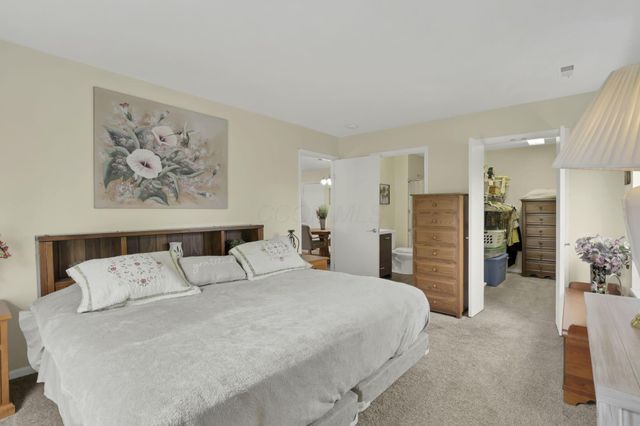 1352 Hillview Circle W, Newark, OH 43055