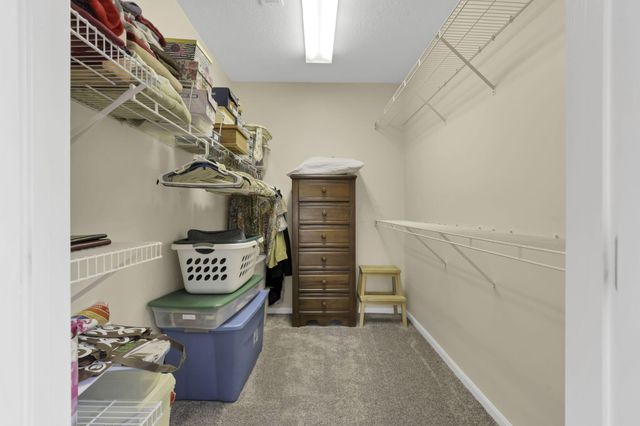 1352 Hillview Circle W, Newark, OH 43055