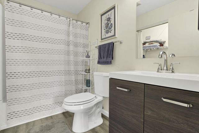 1352 Hillview Circle W, Newark, OH 43055
