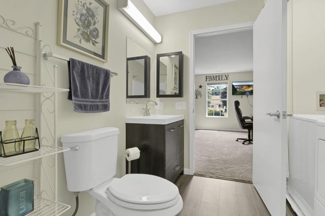 1352 Hillview Circle W, Newark, OH 43055