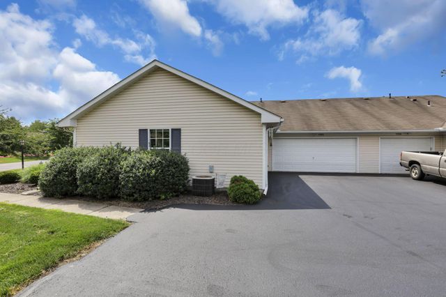 1352 Hillview Circle W, Newark, OH 43055