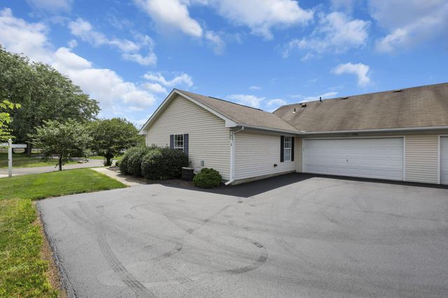 1352 Hillview Circle W, Newark, OH 43055