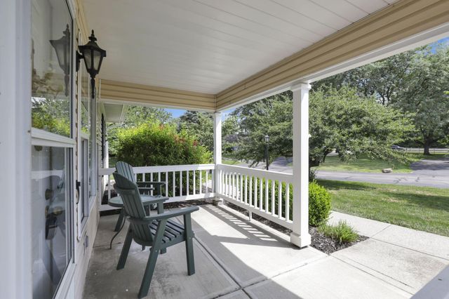 1352 Hillview Circle W, Newark, OH 43055