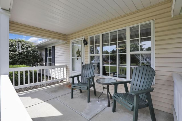 1352 Hillview Circle W, Newark, OH 43055