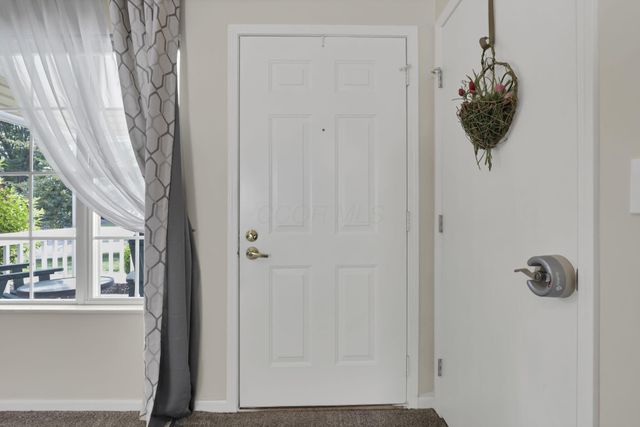 1352 Hillview Circle W, Newark, OH 43055