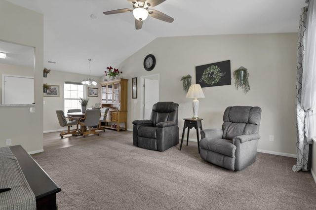 1352 Hillview Circle W, Newark, OH 43055