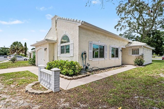 882 Wateroak Drive NE, Palm Bay, FL 32905