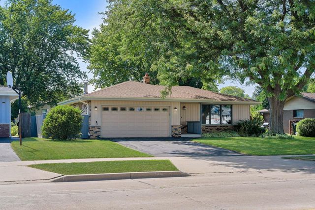 3208 15th AVENUE, South Milwaukee, WI 53172