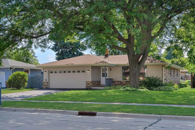 3208 15th AVENUE, South Milwaukee, WI 53172
