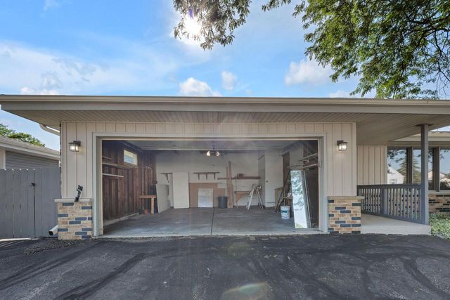 3208 15th AVENUE, South Milwaukee, WI 53172
