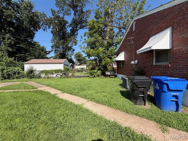8300 Orchard Avenue, St Louis, MO 63132
