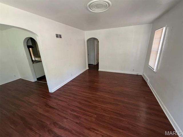 8300 Orchard Avenue, St Louis, MO 63132