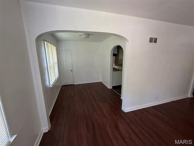 8300 Orchard Avenue, St Louis, MO 63132