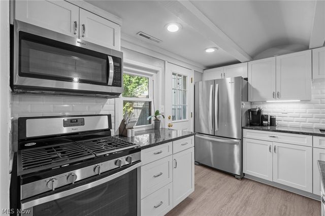 988 Som Center Road E2, Mayfield Village, OH 44143