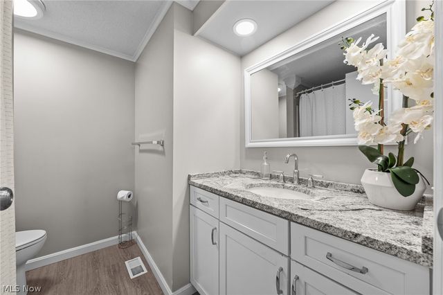 988 Som Center Road E2, Mayfield Village, OH 44143