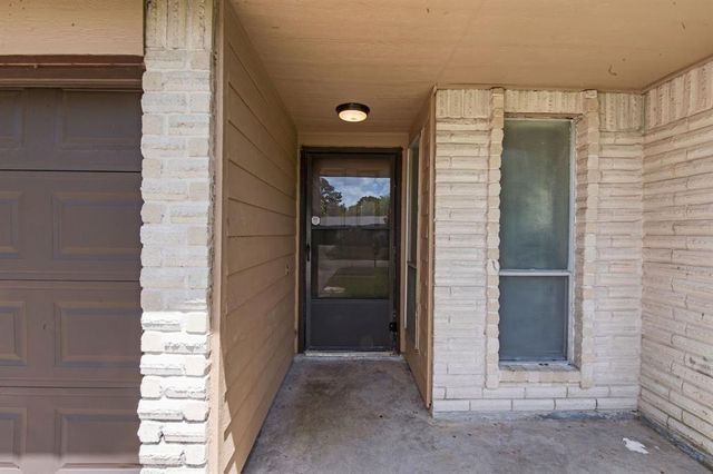 9718 Shady Tree Lane, Houston, TX 77086