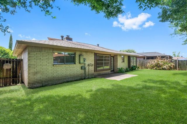 9718 Shady Tree Lane, Houston, TX 77086
