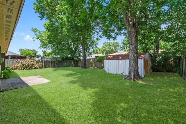 9718 Shady Tree Lane, Houston, TX 77086