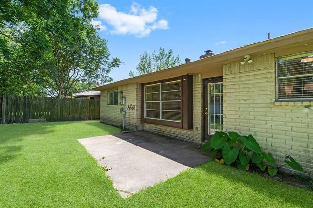 9718 Shady Tree Lane, Houston, TX 77086