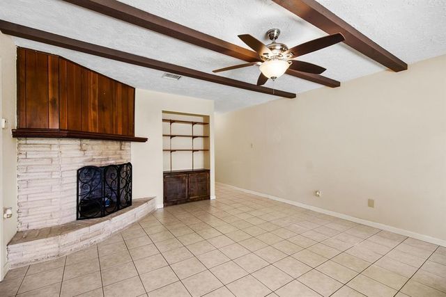 9718 Shady Tree Lane, Houston, TX 77086