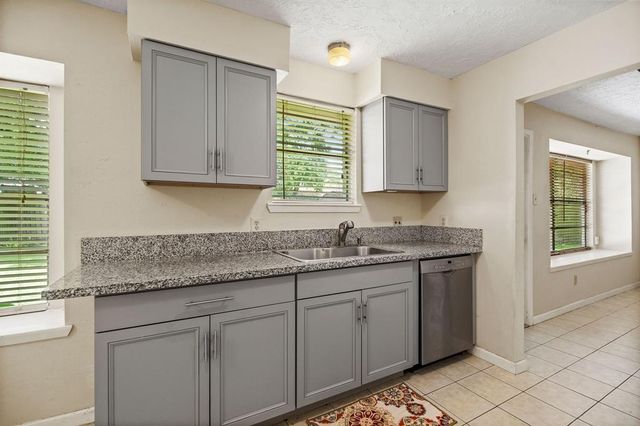 9718 Shady Tree Lane, Houston, TX 77086