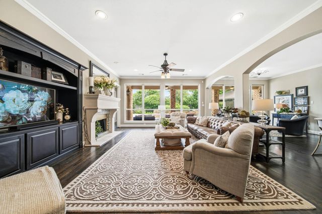 18 Waters Lake Boulevard, Missouri City, TX 77459