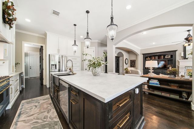 18 Waters Lake Boulevard, Missouri City, TX 77459