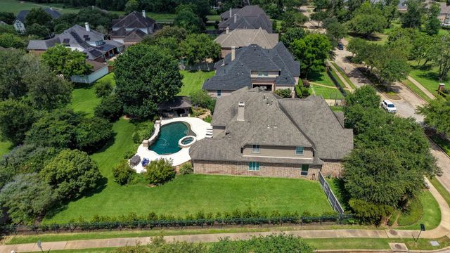 18 Waters Lake Boulevard, Missouri City, TX 77459