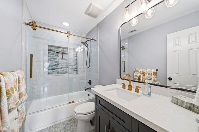 18 Waters Lake Boulevard, Missouri City, TX 77459