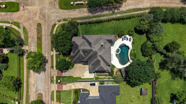 18 Waters Lake Boulevard, Missouri City, TX 77459