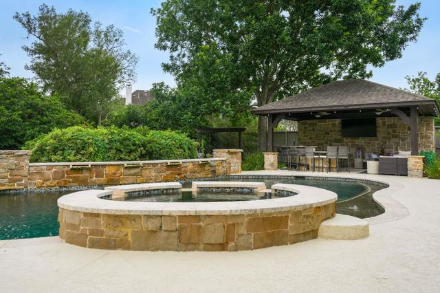 18 Waters Lake Boulevard, Missouri City, TX 77459
