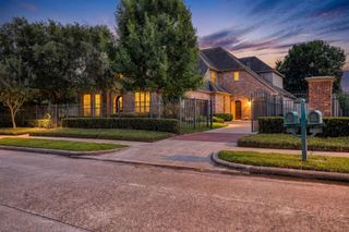 18 Waters Lake Boulevard, Missouri City, TX 77459