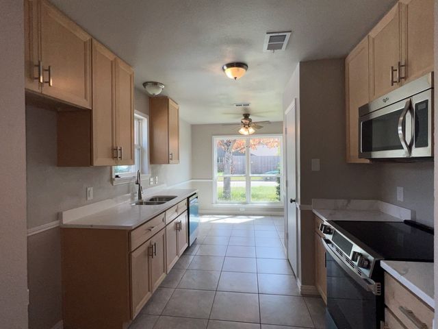 5728 Shady Springs Trail, Fort Worth, TX 76179