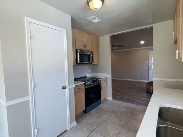 5728 Shady Springs Trail, Fort Worth, TX 76179