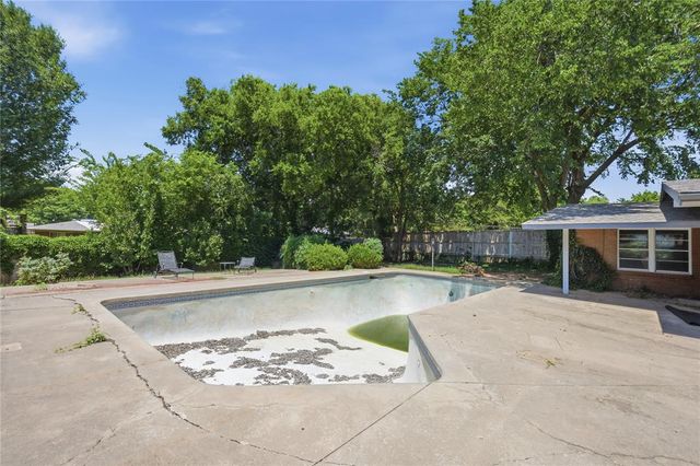 811 Myrtle Drive, Edmond, OK 73034