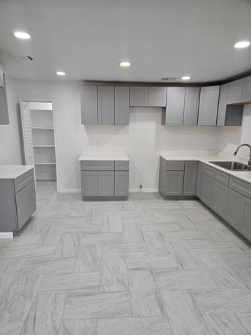 2110 N 06th Street, Waco, TX 76708