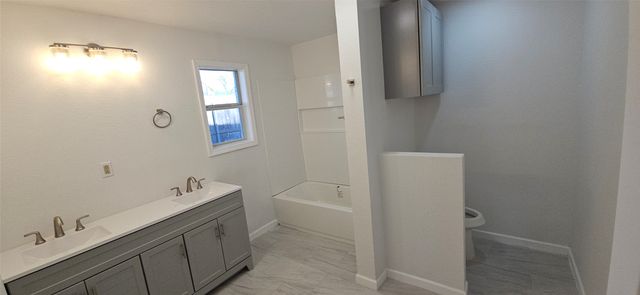 2110 N 06th Street, Waco, TX 76708